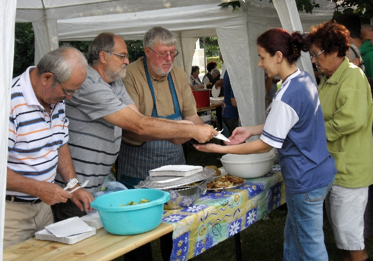 Egyesületünk "ételosztói"