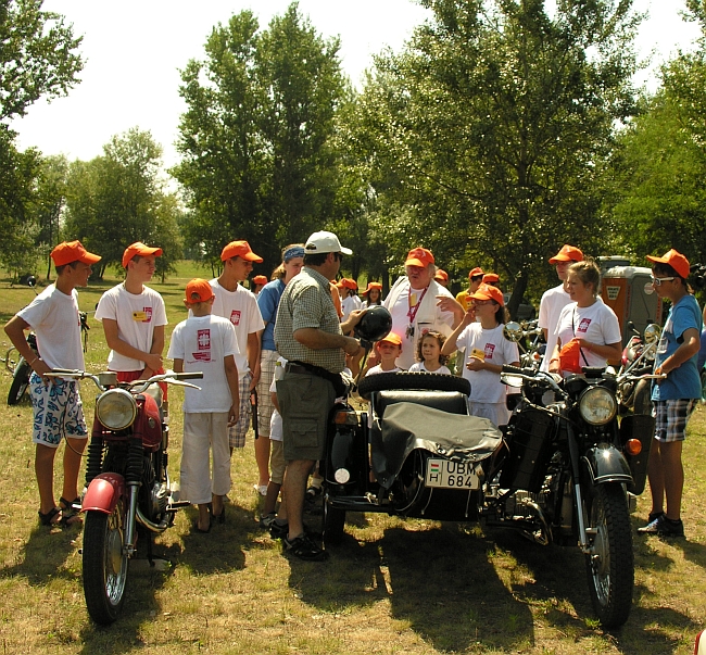 Motorozni is megyünk